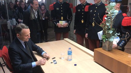 Le général Pierre de Villiers échange avec des saint-cyriens