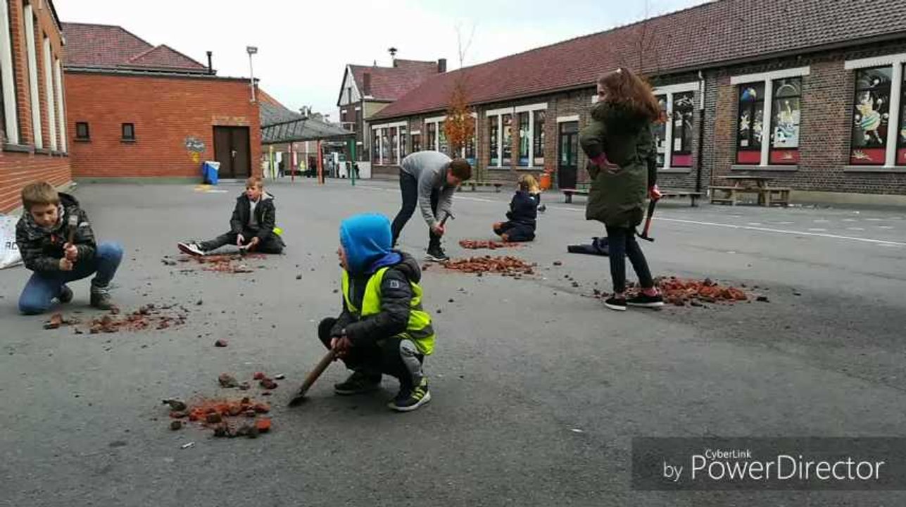 Mouscron : Les élèves de l'école Raymond Devos ont été "esclaves" le temps d'une matinée