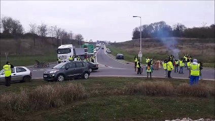 Blocage du rond-point le Rocher, à Montmorot, lundi matin