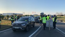 Les gilets jaunes ont occupé le rond-point de l’Innovation