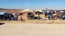 Un 4x4 à contresens pendant le rallye-raid Baja 1000