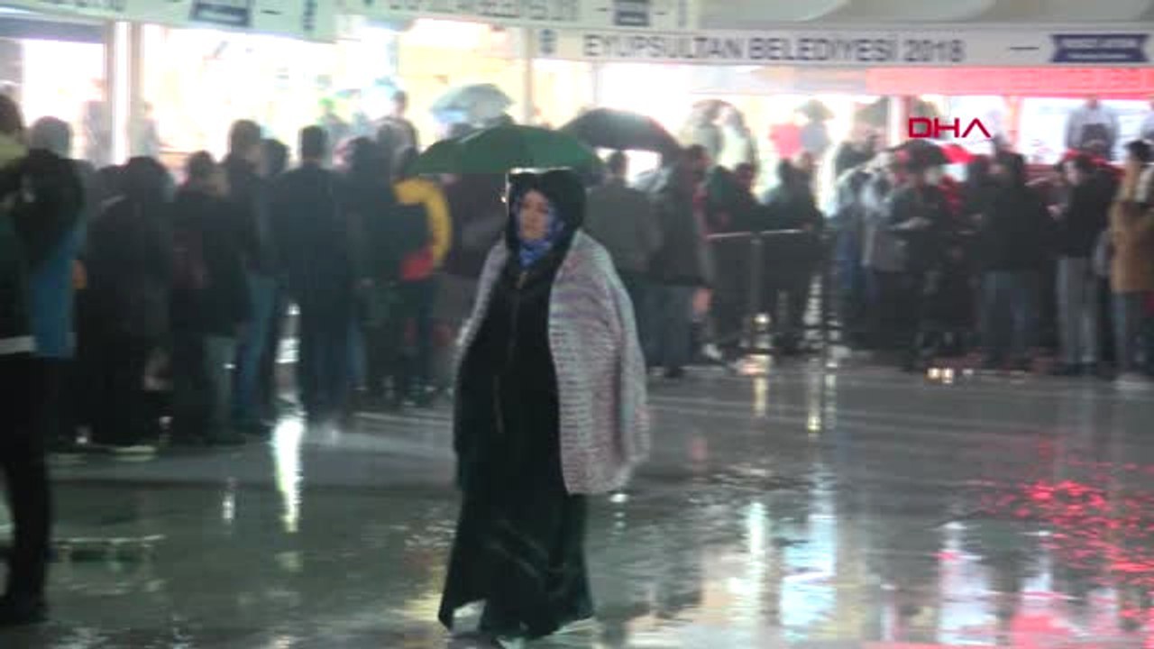 Mevlid Kandili'nde Eyüp Sultan Camii Dolup Taştı