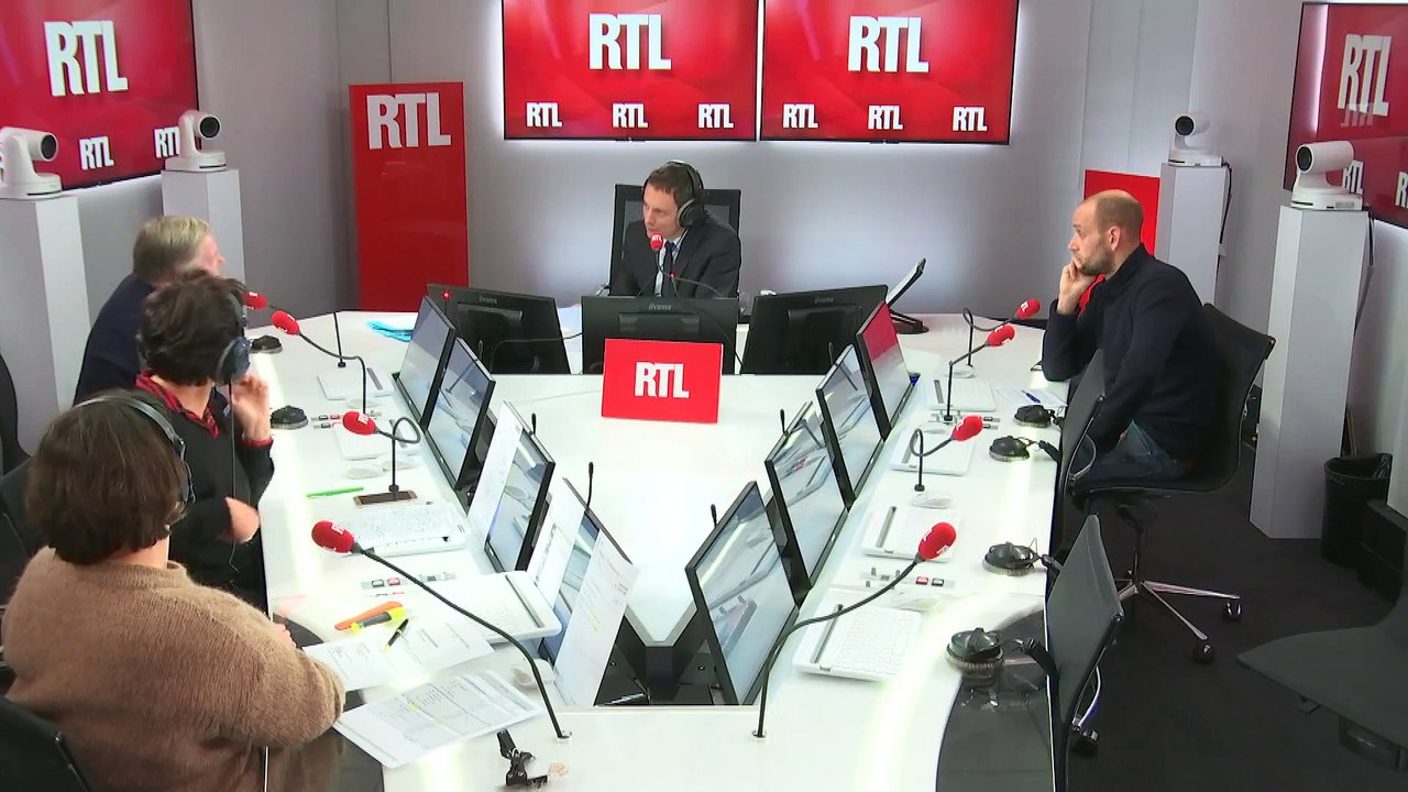 "Les 'gilets jaunes' courent maintenant trois risques", estime Alain Duhamel