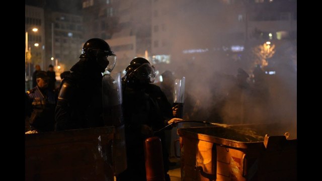 Protesta tek 'Unaza e Re'/ Banorët përplasen me FNSH, sulmojnë kantierin e firmës private