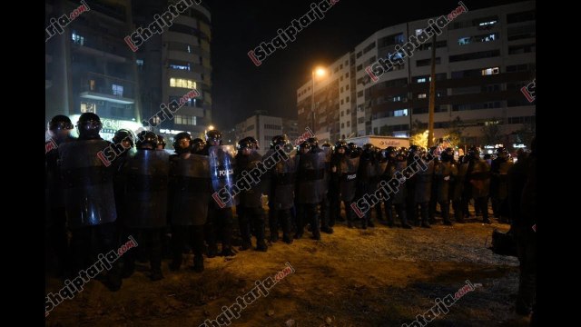 Report Tv-Protesta tek 'Unaza e Re'/ Banorët përplasen me FNSH
