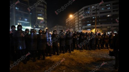Report Tv-Protesta tek 'Unaza e Re'/ Banorët përplasen me FNSH