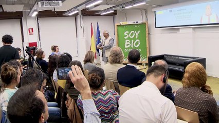 Muhammad Yunus asesora a emprendedores sociales y verdes