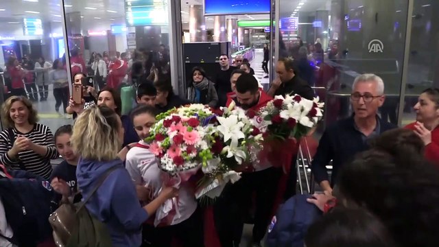 Dünya şampiyonu ve üçüncüsü sualtı ragbi milli takımları Türkiye'ye döndü - İZMİR