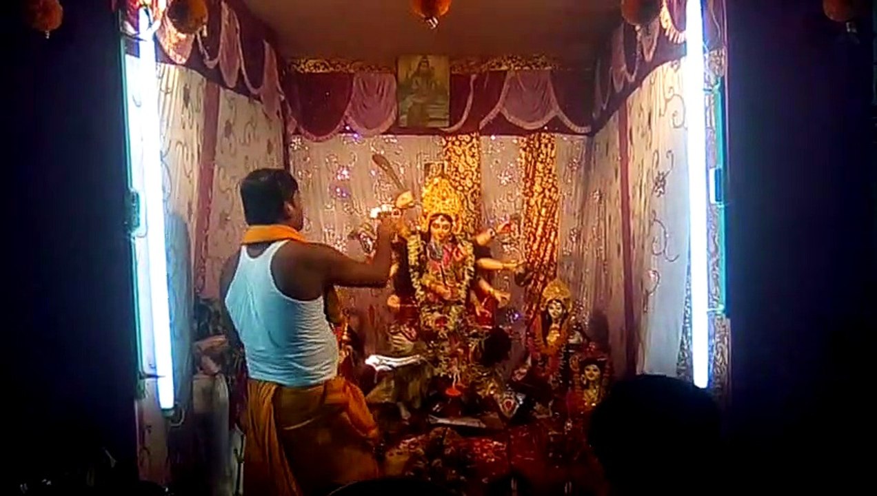 ARTI BEHIND DURGA MAA