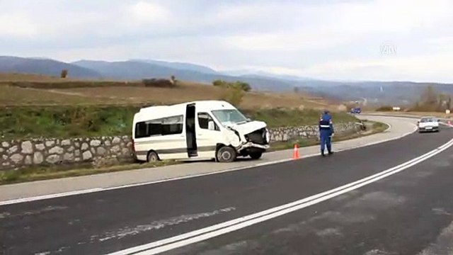 Öğrenci servisi istinat duvarına çarptı: 5 yaralı - SAMSUN