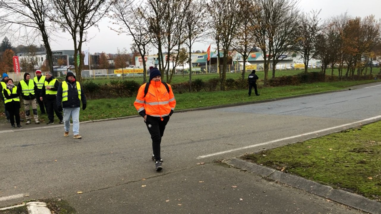 Gilets jaunes. Pas de blocage mais du passage au rond-point des Châteliers.