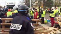 Démantèlement du blocus des gilets jaunes par la police à Easydis Besançon