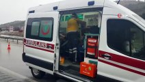 Kula'da Trafik Kazası! Otomobil Tıra Çarptı: 3 Yaralı