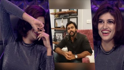 வெட்கப்பட்ட ஓவியா, ஆரவ் சொன்ன அந்த வரிகள்- வீடியோ