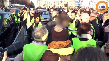 Gilets jaunes: ces automobilistes forcés d'afficher leur soutien pour passer les barrages !