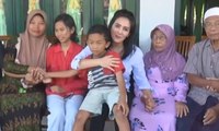 Beri Dukungan, Rieke Kunjungi Rumah Baiq Nuril