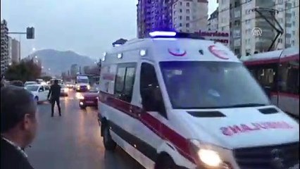 Kayseri'de tramvayla okul servisi çarpıştı: 4 yaralı