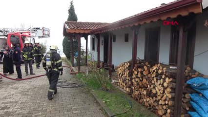 Kocaeli Kedilerin Isınması İçin Yakılan Soba Çamaşırları Tutuşturdu