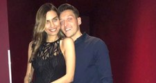 Mesut Özil Amine Gülşe İçin İsmail YK'ya, 'Senden Başka Sevilecek Biri mi Var' Şarkısını Çaldırdı