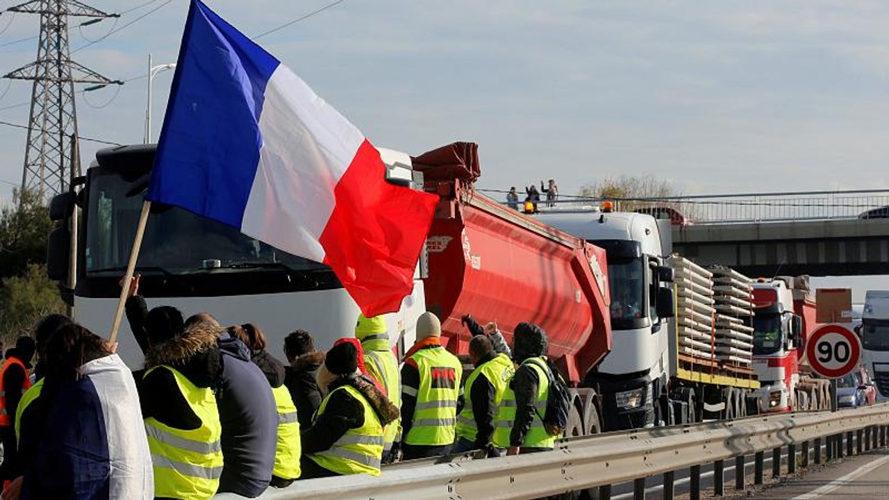 Gelbe Westen blockieren Erdöldepots