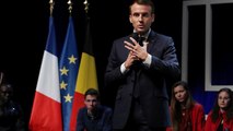 Emmanuel Macron débat avec des étudiants belges