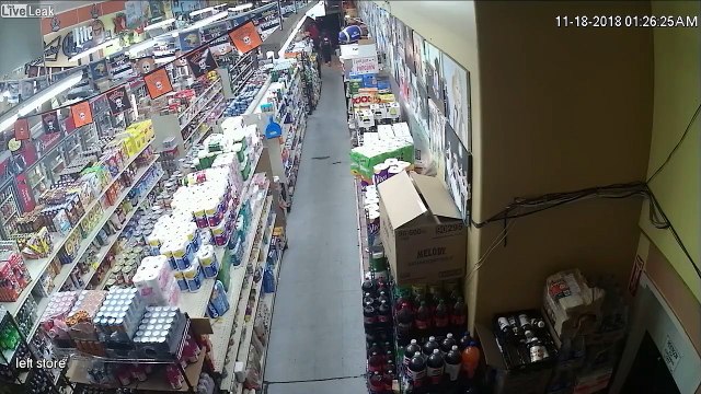 Ce pyromane met le feu à un supermarché, au rayon PQ !