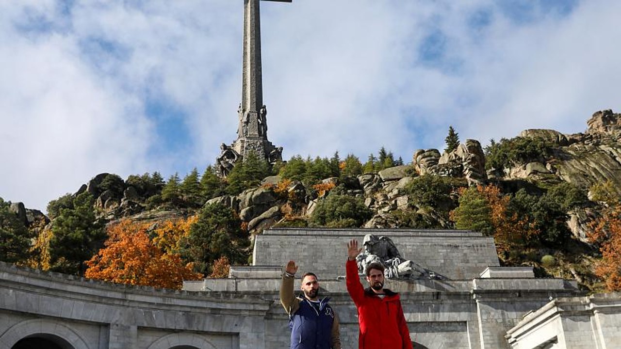 Ewiggestrige Fans erinnern am 43. Todestag an Diktator Franco