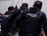 Tres sujetos armados que iban en el interior de un auto fueron detenidos en Guayaquil