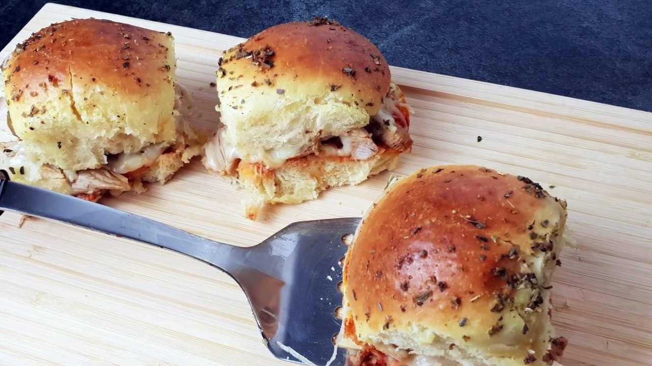 Pizza Slider complete recepie with dinner roll