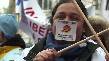 Les infirmières manifestent à Paris contre le plan santé