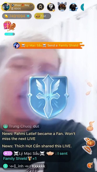 Phúc rey được 2 em gái xinh đẹp hun quá đã