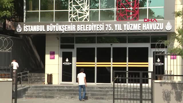 Sultangazi Kapalı Yüzme Havuzu Hizmete Açıldı