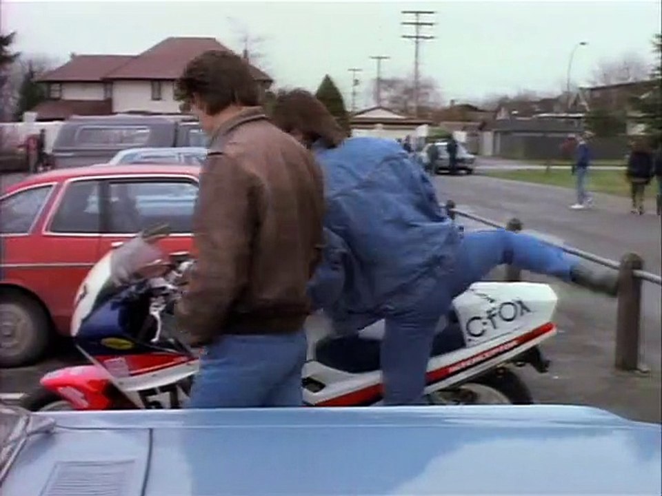 21 Jump Street  S02E13 - A Big Disease With A Little Name