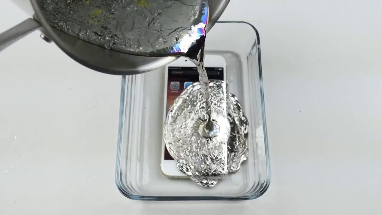 How To Properly Cook an iPhone 6S in Hot Metal