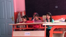 Suriyeli öğretmenler savaş mağduru çocukları geleceğe hazırlıyor - HATAY