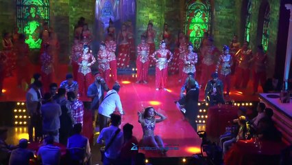 Elli Avram's MOST EMBARRASSING Moment at Chamma Chamma Song Recreation