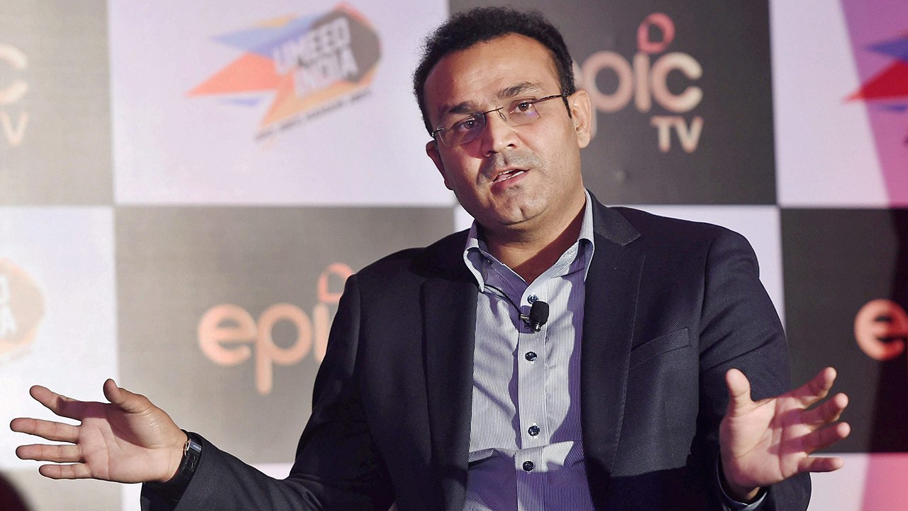 India VS Australia 1st ODI: Virender Sehwag makes fun of India's defeat | वनइंडिया हिंदी