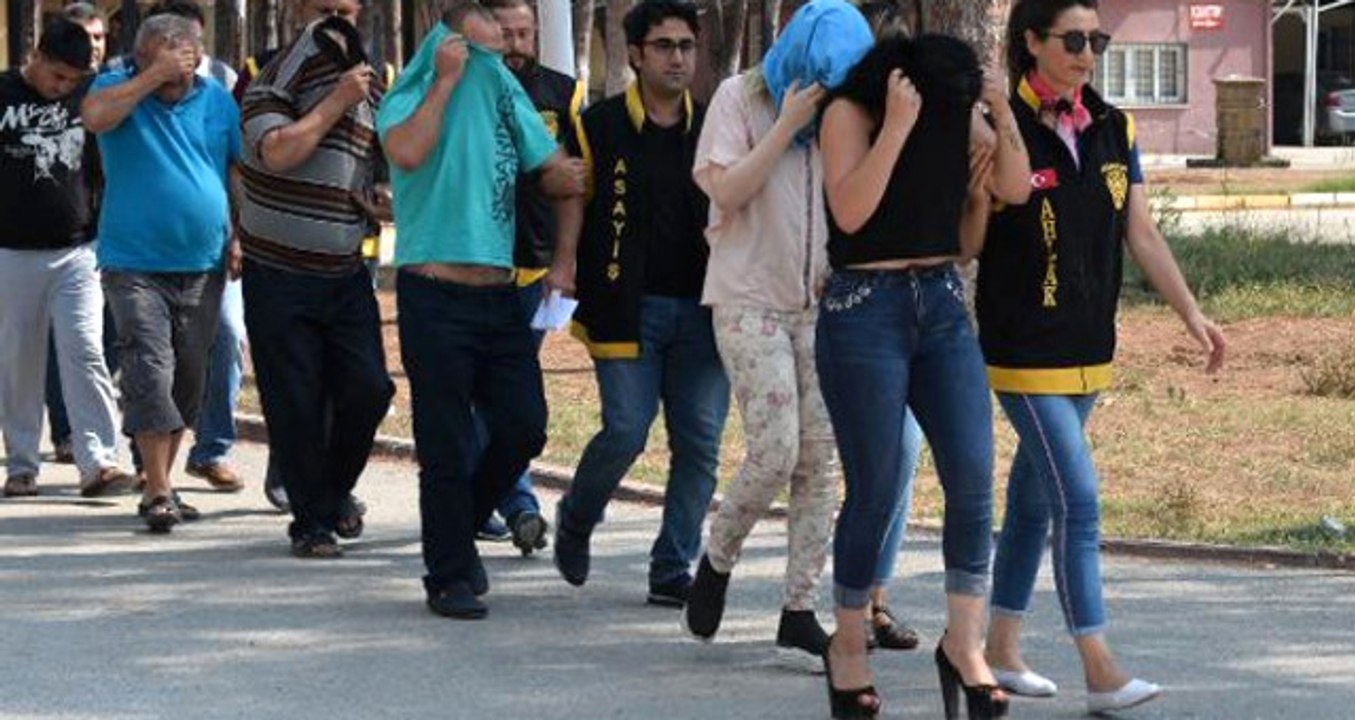 Polis, "Manukyan" Lakaplı Kadının Fuhuş Çetesini Kılıktan Kılığa Girerek Çökertti