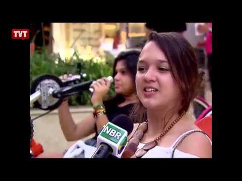 Jogar bola até que é fácil para alguns. Mas, se os olhos estiverem vendados?