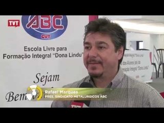 Escola Livre "Dona Lindu" tem formatura da 1ª turma