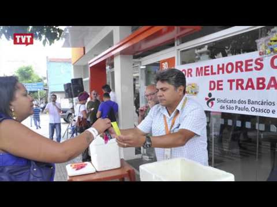 Bancos têm lucros recordes e bancários sofrem