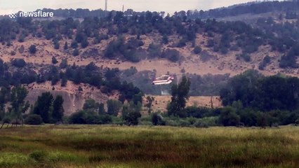 Massive helicopter fills bucket with 2,500 gallons of water to fight Colorado fire