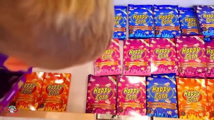 BAD KIDS مضحك الاطفال أونبوإكسينغ حلوى الشوكولاته العملاقة أغنية جوني جوني القوافي للاطفا  VLAD CRAZYSHOW 2018