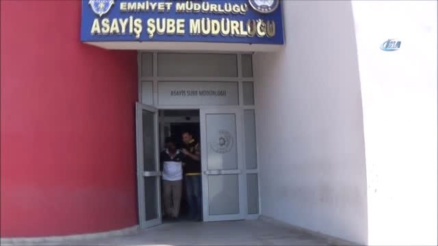 Suçüstü Yakalanan Hırsız Sivil Polise Bende Şimdi Polis Çağırıyordum Dedi