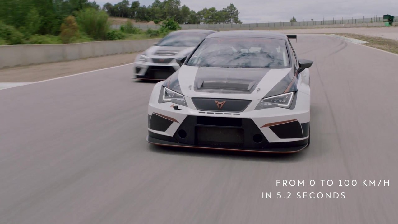 Andrea Dovizioso y Jorge Lorenzo, al volante del CUPRA TCR