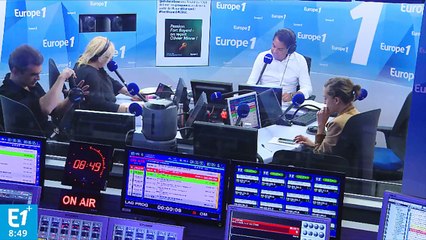 VIDÉO - La surprise de Nicolas Canteloup à Patrick Cohen pour la dernière matinale