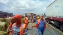 TEM Otoyolu'nda saman yüklü kamyon devrildi