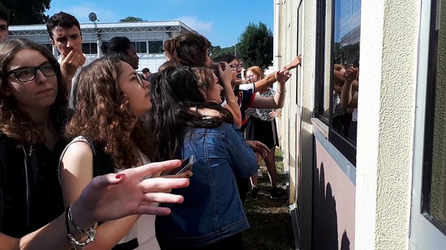 L'euphorique attente des résultats au lycée Raymond-Poincaré de bar-le-Duc