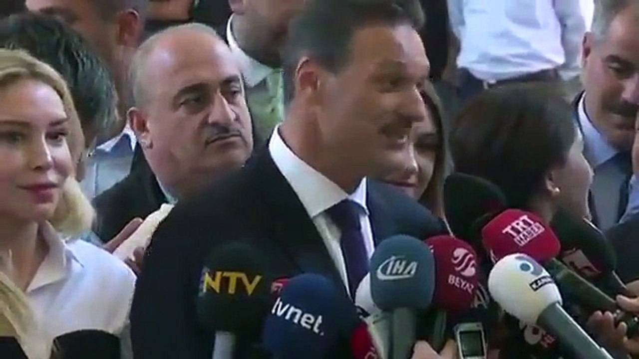 AKP'li eski futbolcu Alpay Özalan: Cumhurbaşkanımıza yapılacak hakarette karşılarına ben çıkarım