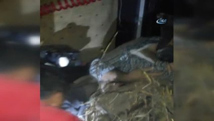 Otoyolda Devrilen Tırın Sürücüsü Öldü